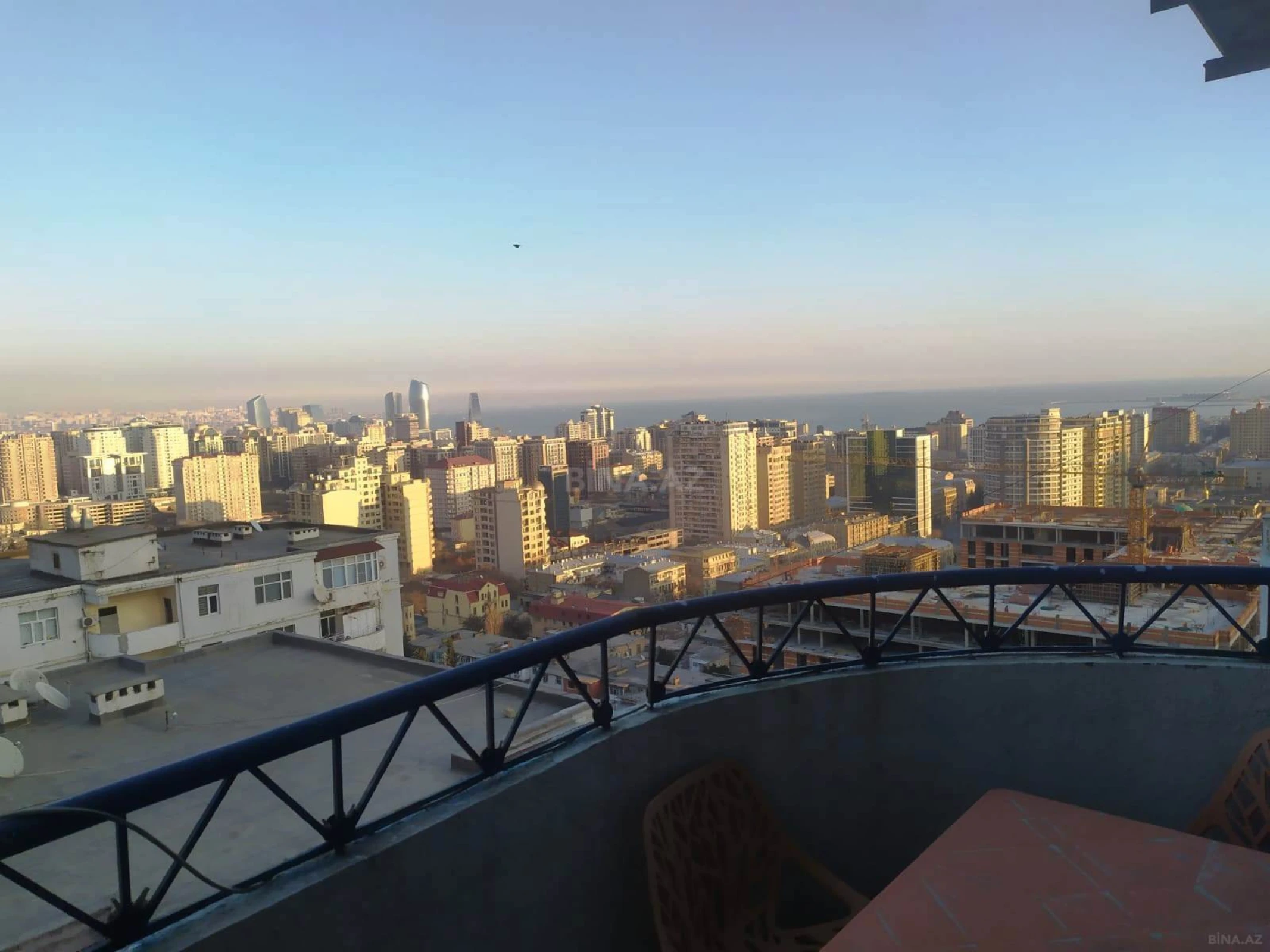 Satılır 4 otaqlı mənzil 160 m²