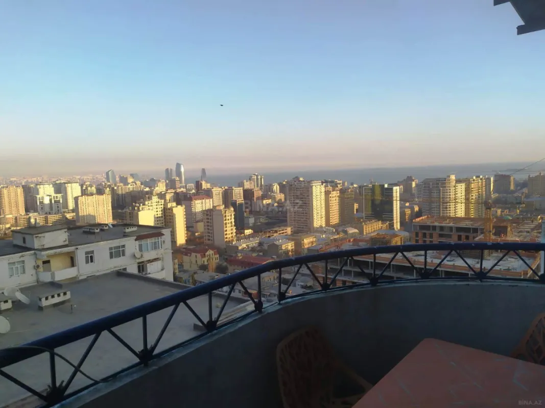 Satılır 4 otaqlı mənzil 160 m²