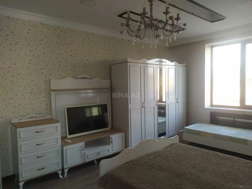 Satılır 4 otaqlı mənzil 160 m²