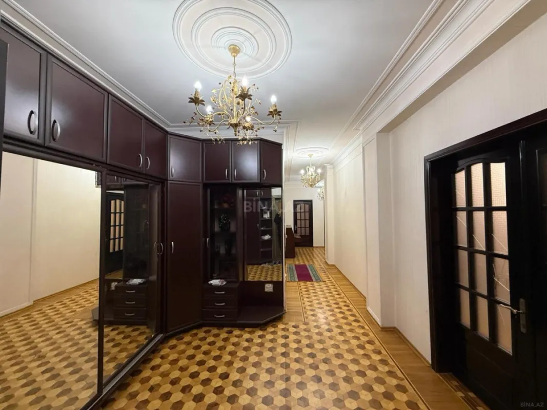 Kirayə verilir 3 otaqlı mənzil 160 m²