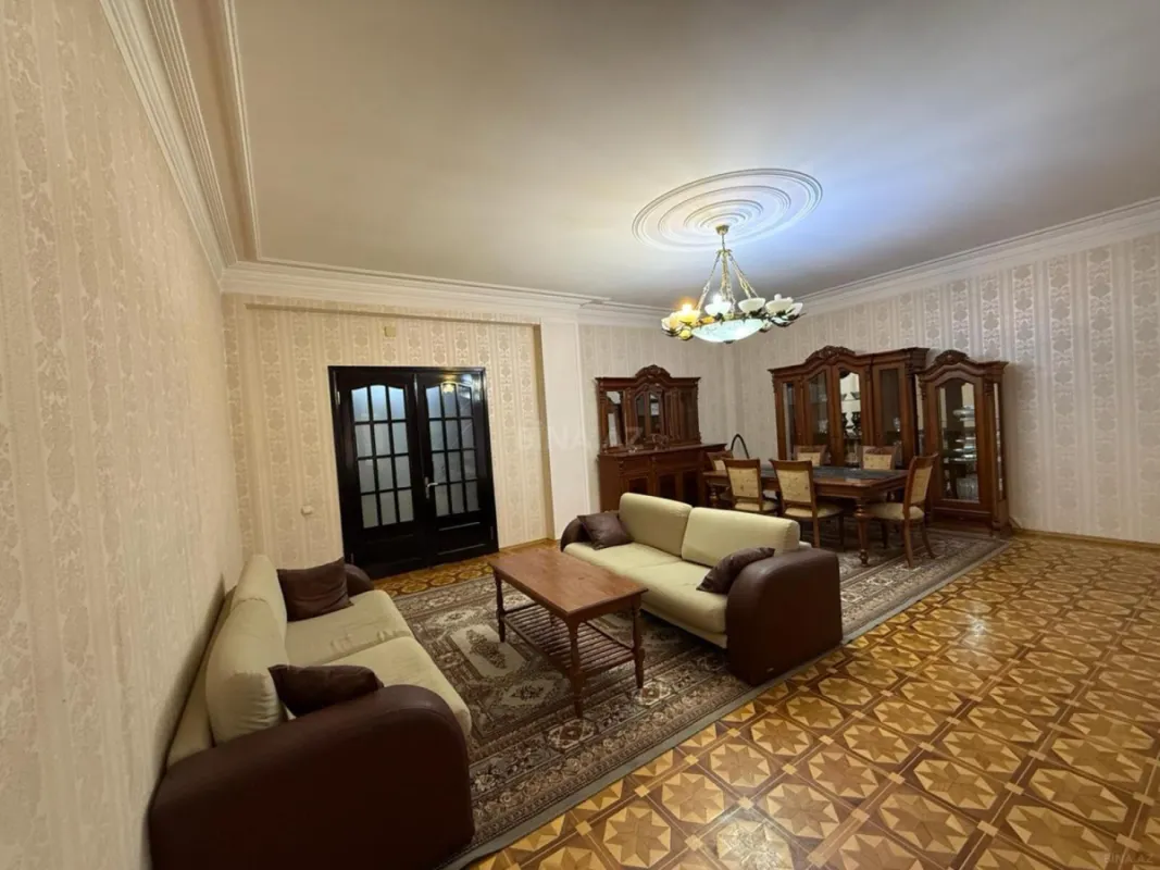 Kirayə verilir 3 otaqlı mənzil 160 m²