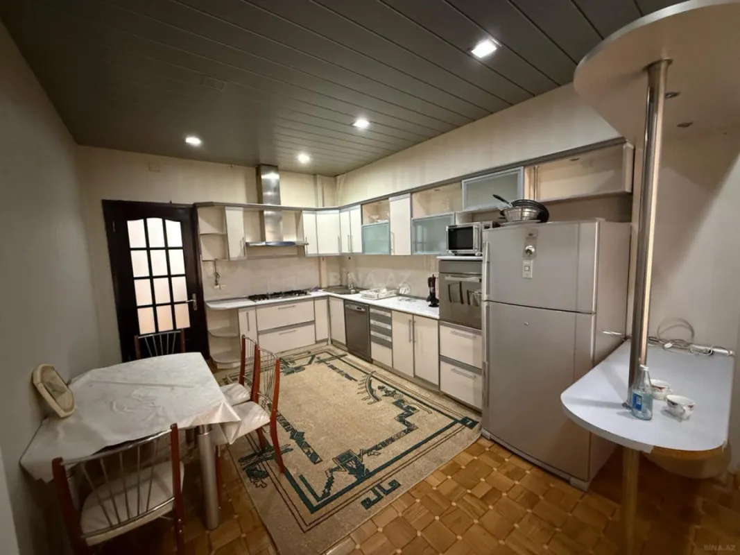 Kirayə verilir 3 otaqlı mənzil 160 m²