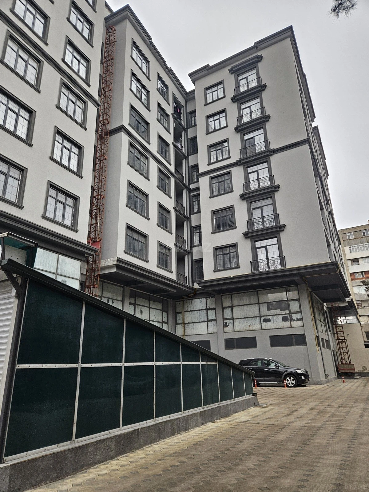 Satılır 2 otaqlı mənzil 83 m²