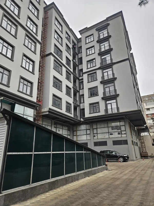 Satılır 2 otaqlı mənzil 83 m²