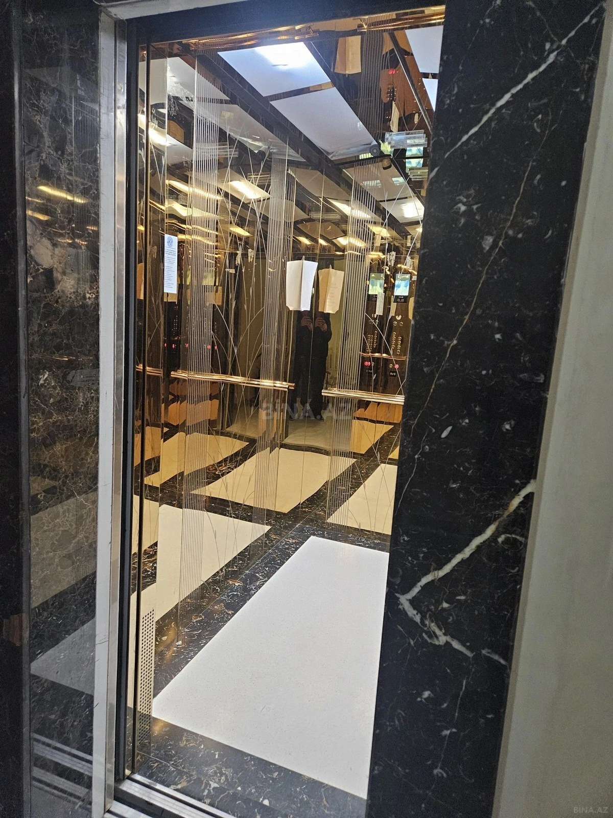 Satılır 2 otaqlı mənzil 83 m²