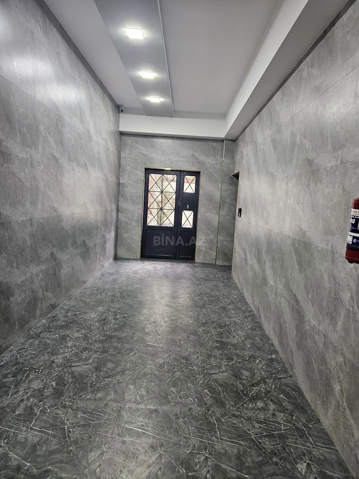 Satılır 2 otaqlı mənzil 83 m²