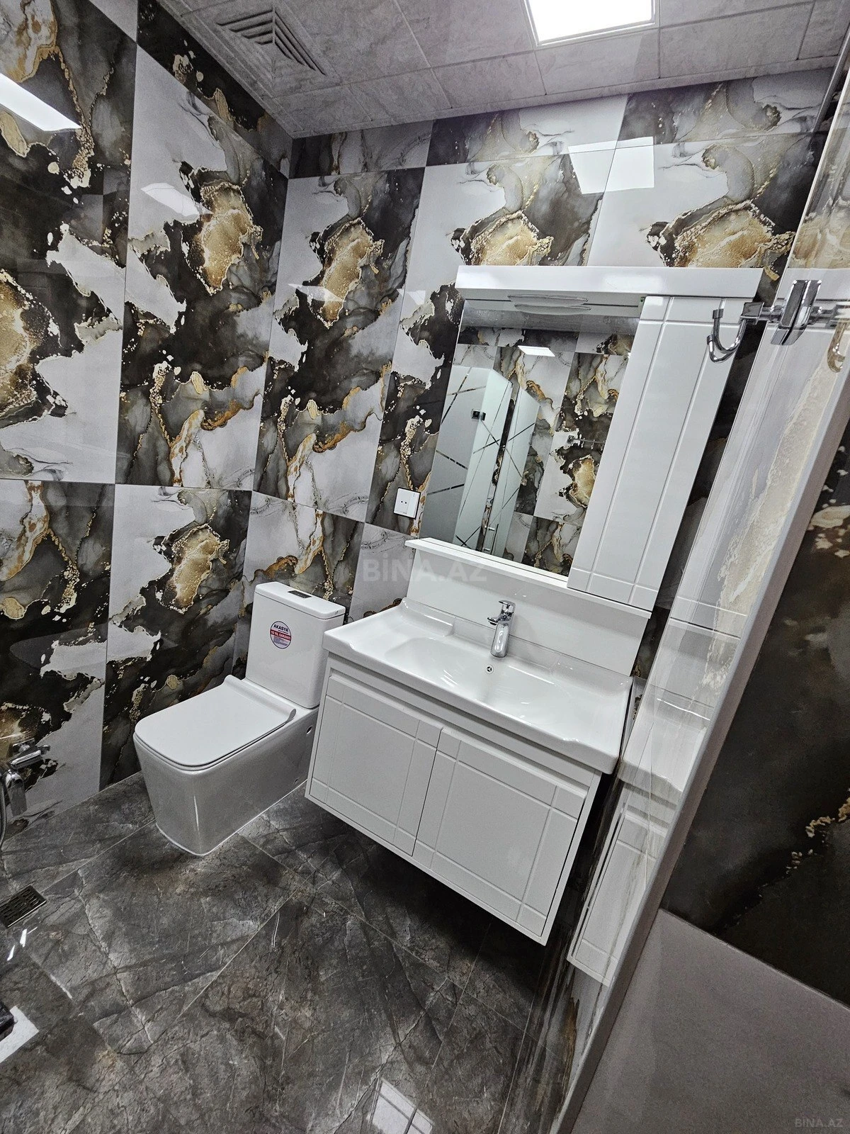 Satılır 2 otaqlı mənzil 83 m²