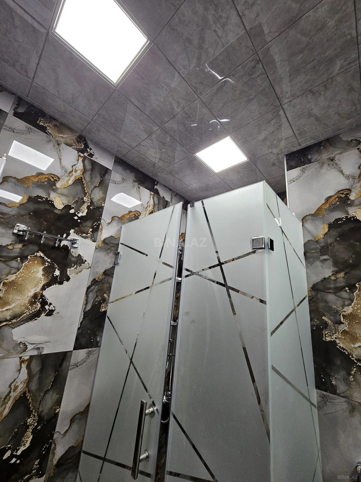 Satılır 2 otaqlı mənzil 83 m²