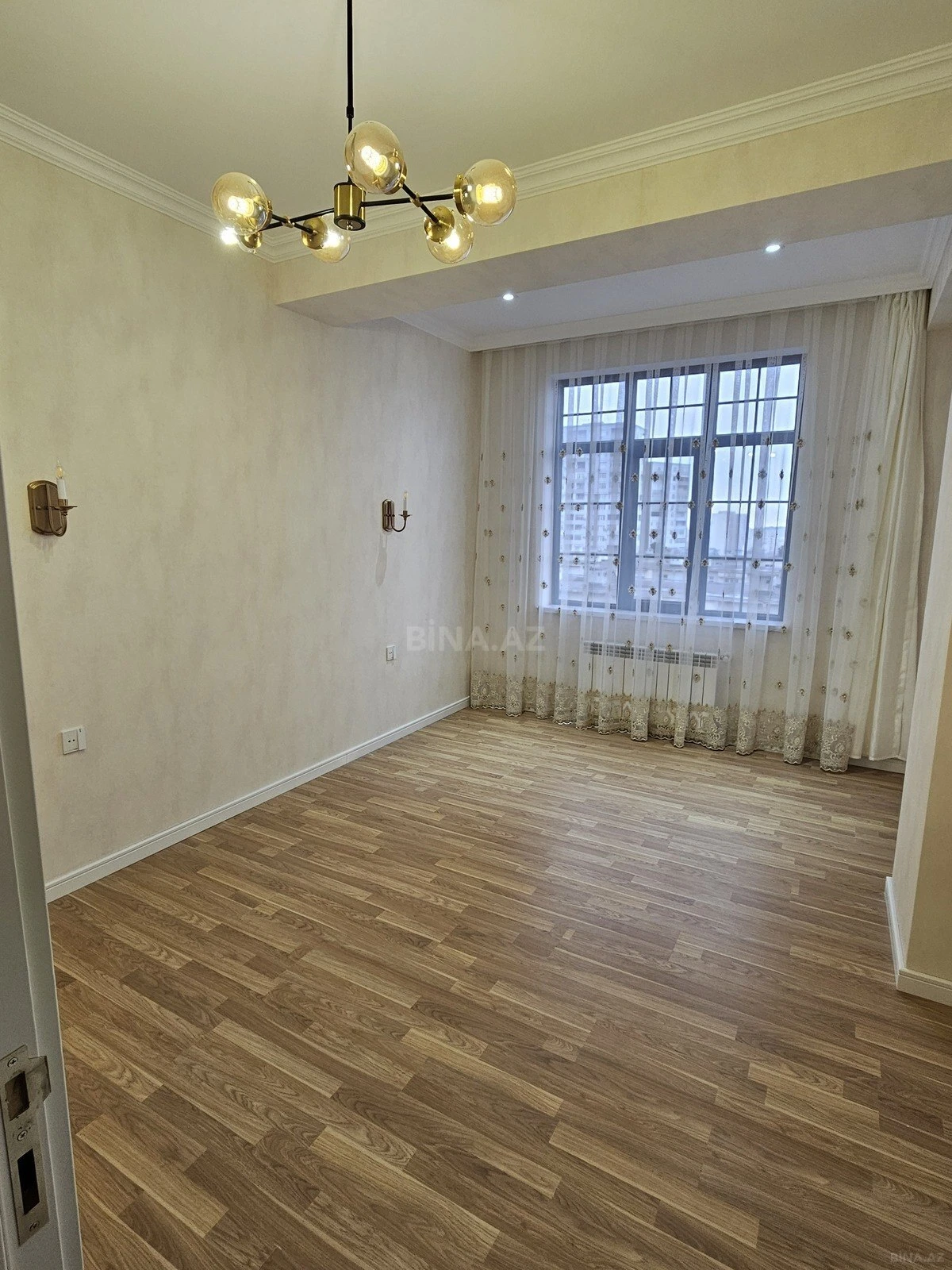 Satılır 2 otaqlı mənzil 83 m²