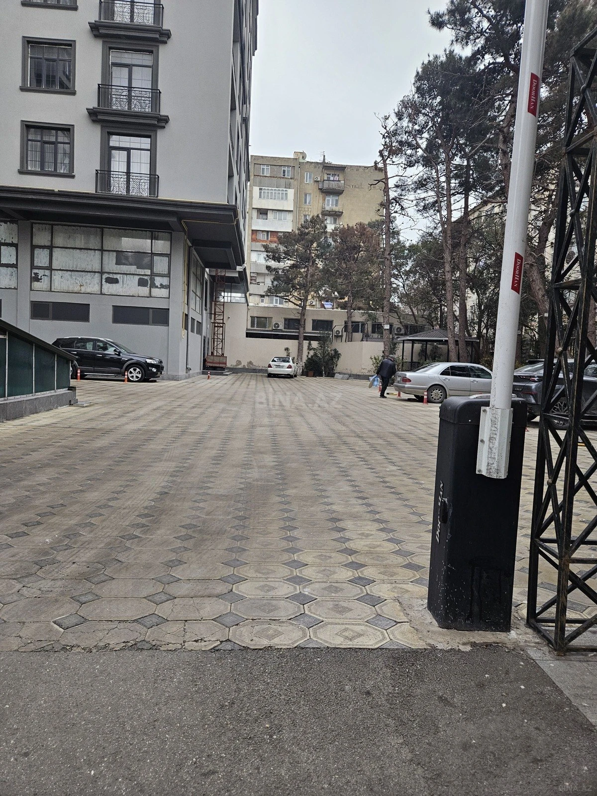 Satılır 2 otaqlı mənzil 83 m²
