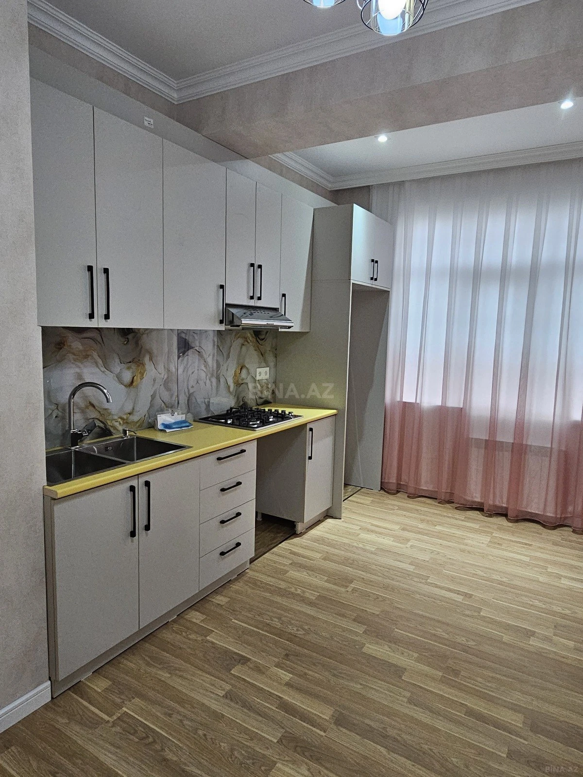 Satılır 2 otaqlı mənzil 83 m²