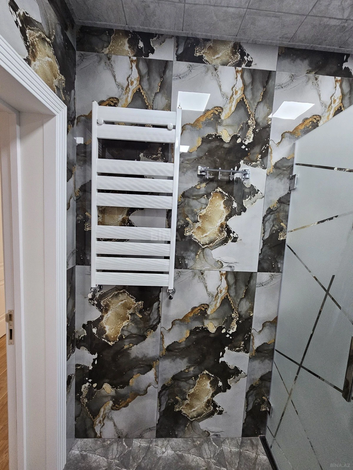 Satılır 2 otaqlı mənzil 83 m²