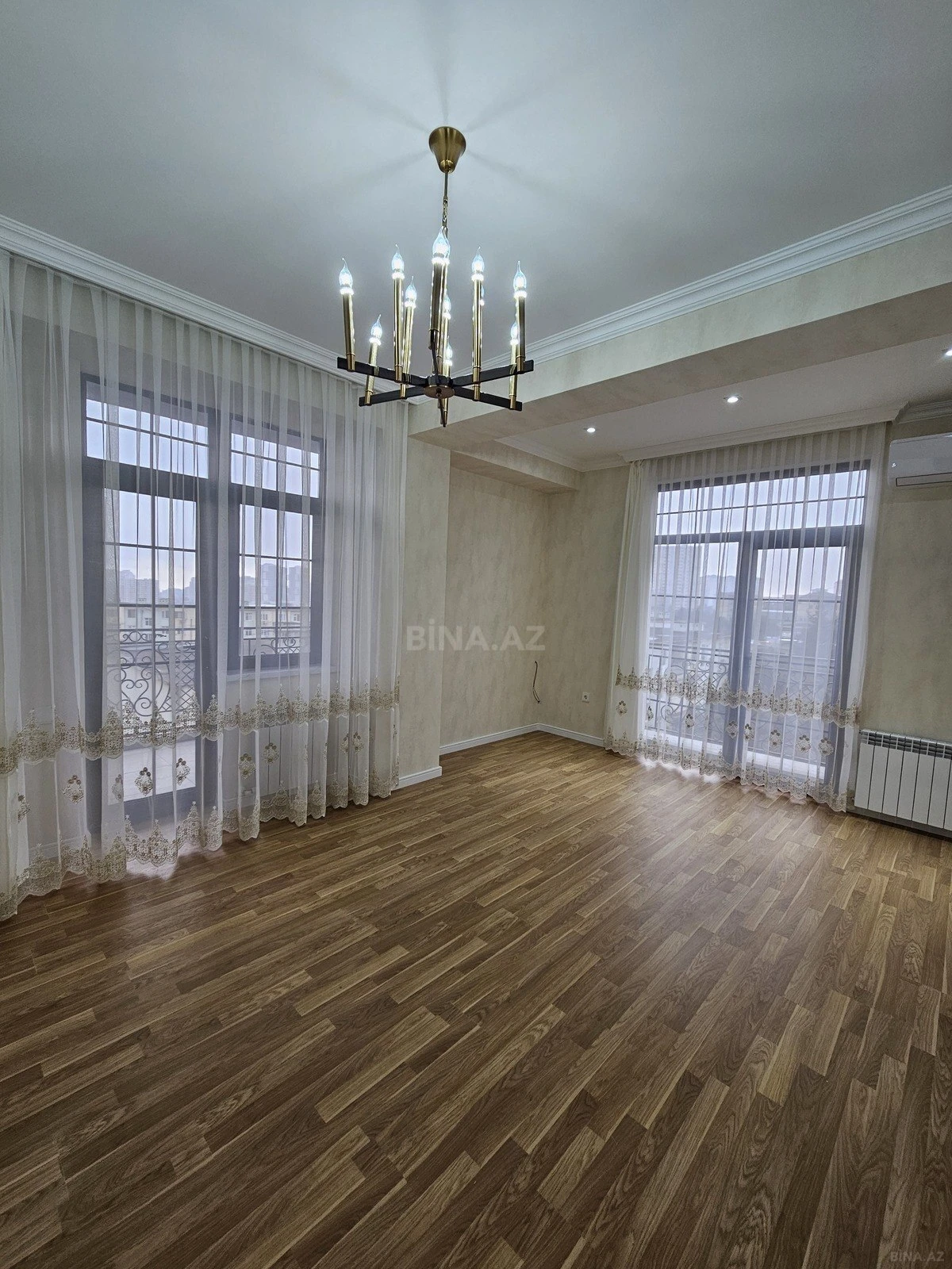 Satılır 2 otaqlı mənzil 83 m²