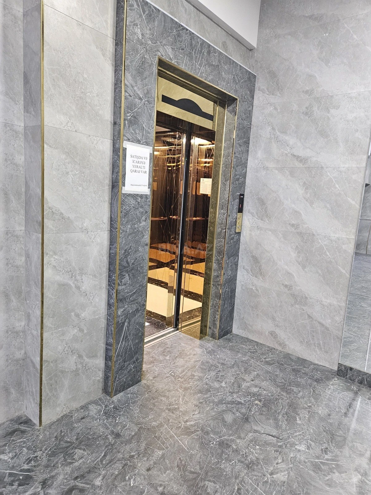 Satılır 2 otaqlı mənzil 83 m²