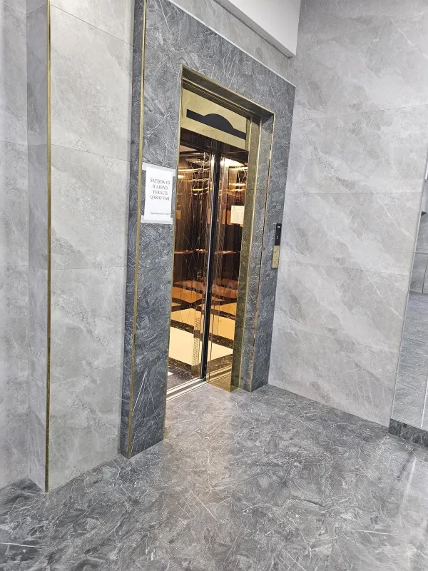 Satılır 2 otaqlı mənzil 83 m²