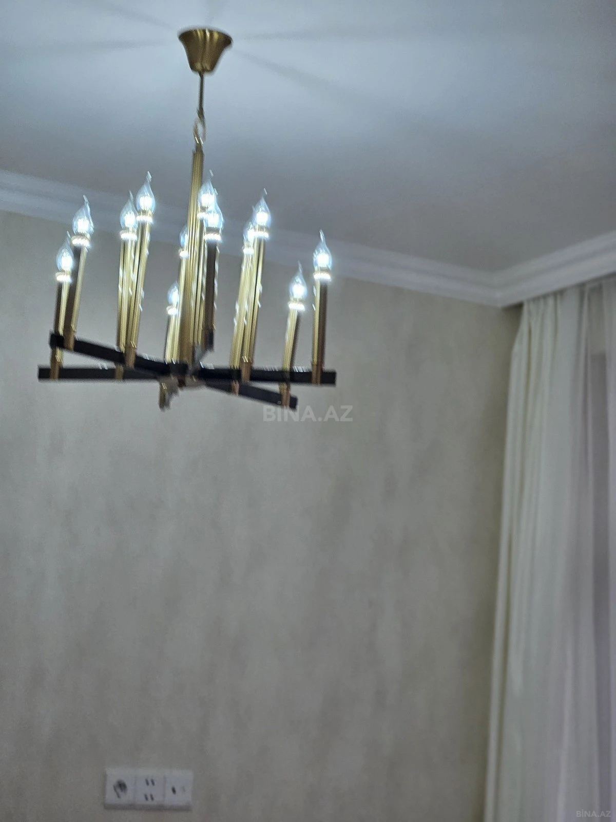 Satılır 2 otaqlı mənzil 83 m²