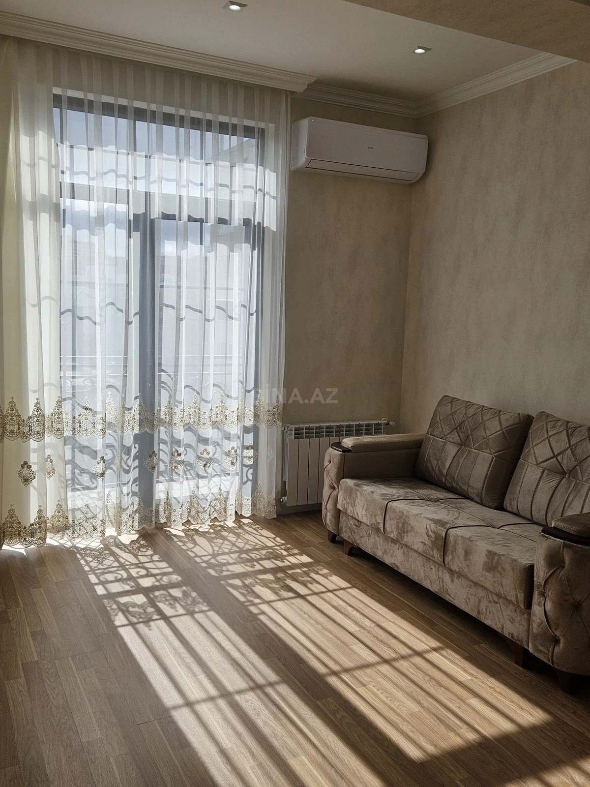 Satılır 2 otaqlı mənzil 83 m²