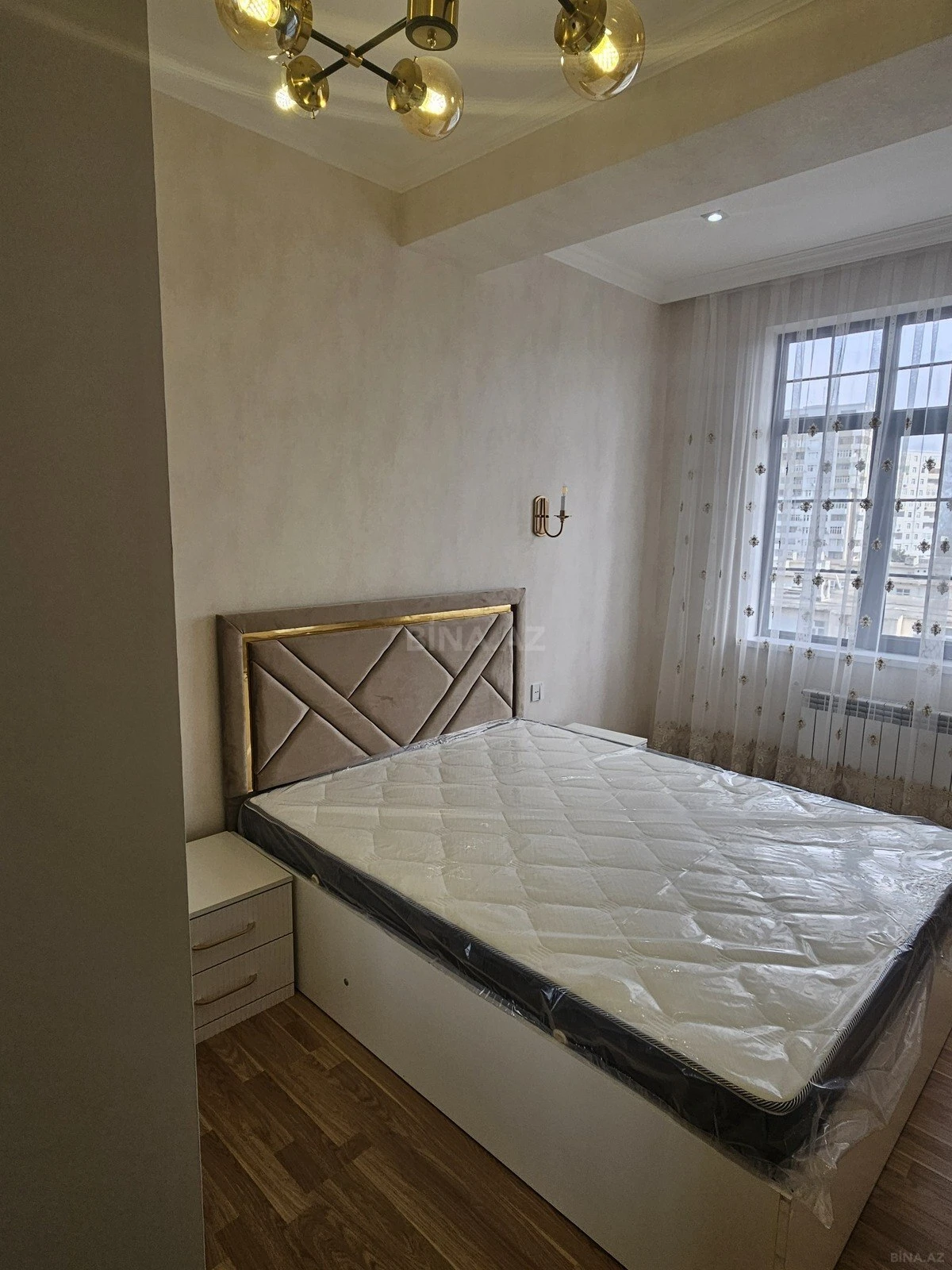 Satılır 2 otaqlı mənzil 83 m²