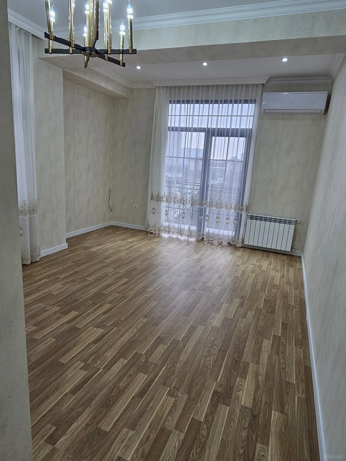 Satılır 2 otaqlı mənzil 83 m²