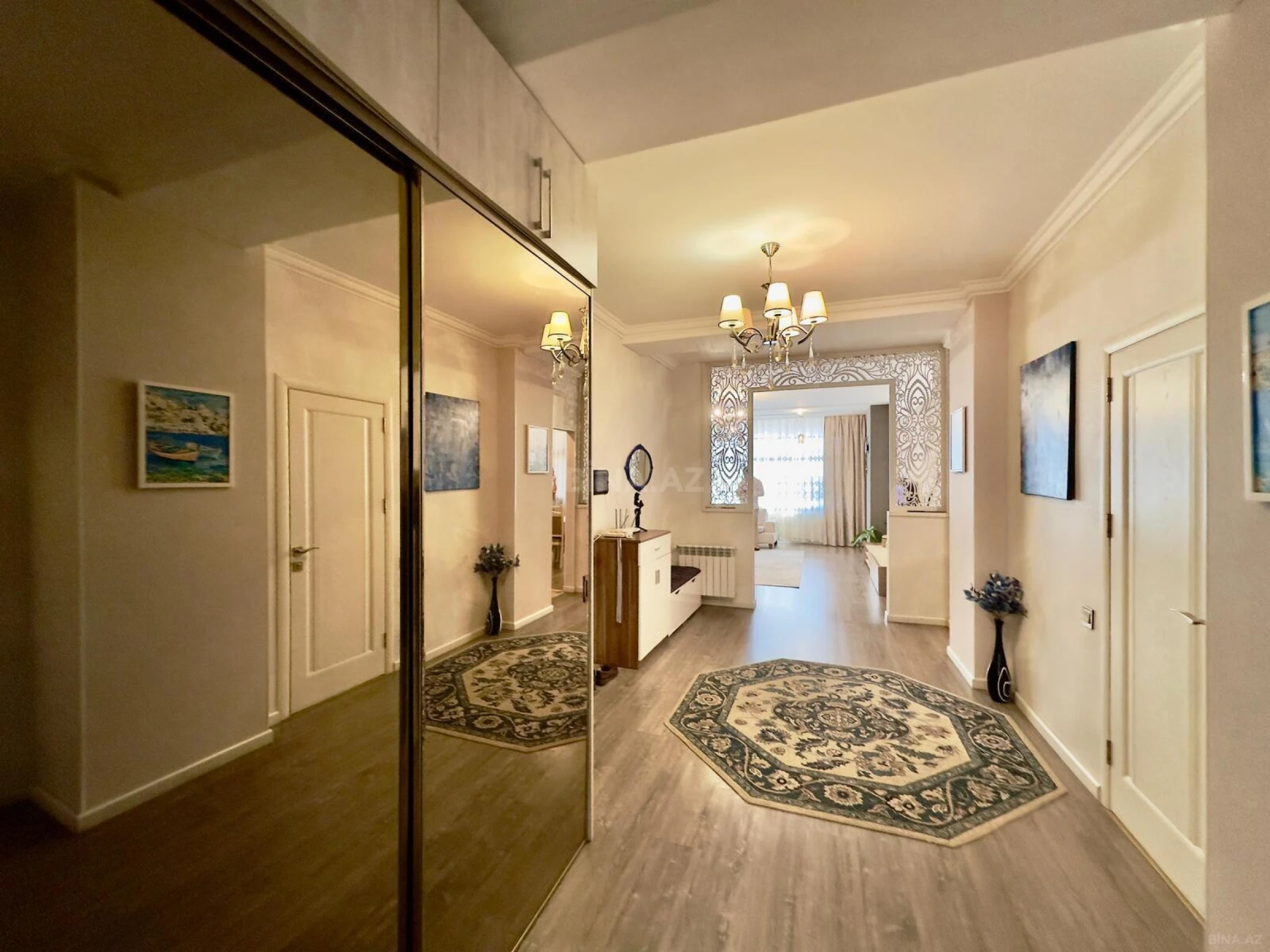 Satılır 3 otaqlı mənzil 137 m²