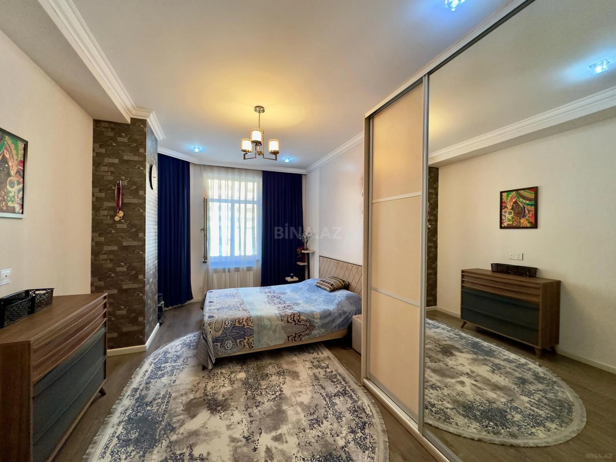 Satılır 3 otaqlı mənzil 137 m²