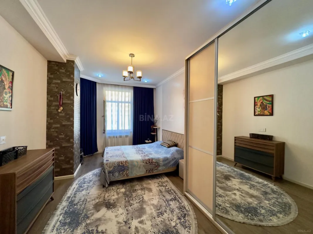 Satılır 3 otaqlı mənzil 137 m²