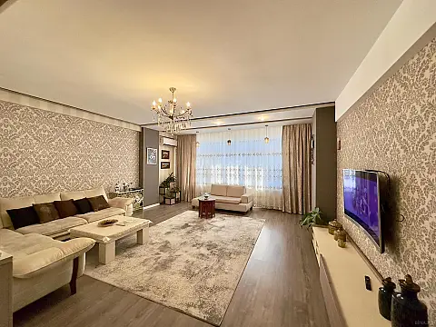 Satılır 3 otaqlı mənzil 137 m²