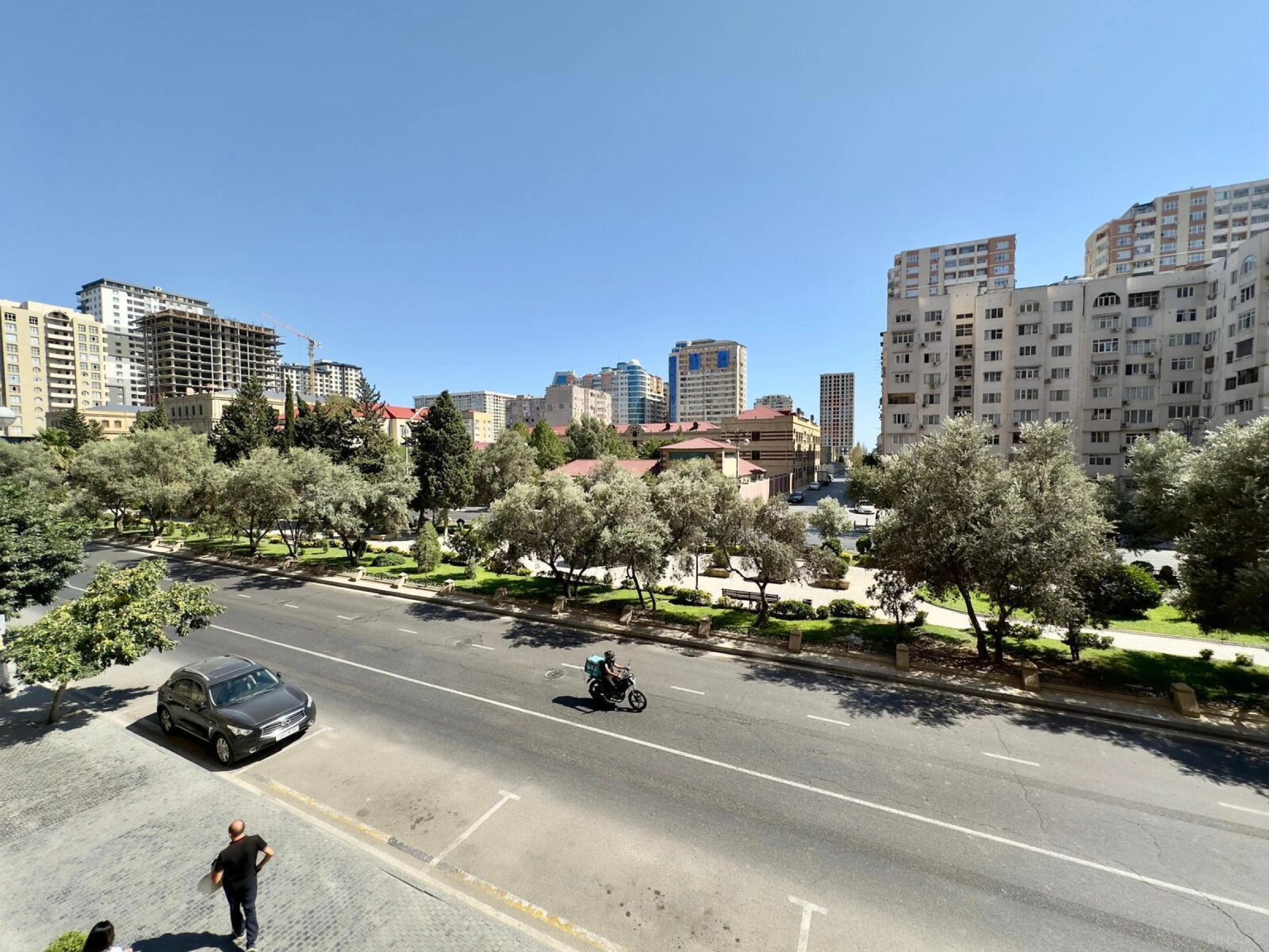 Satılır 3 otaqlı mənzil 137 m²