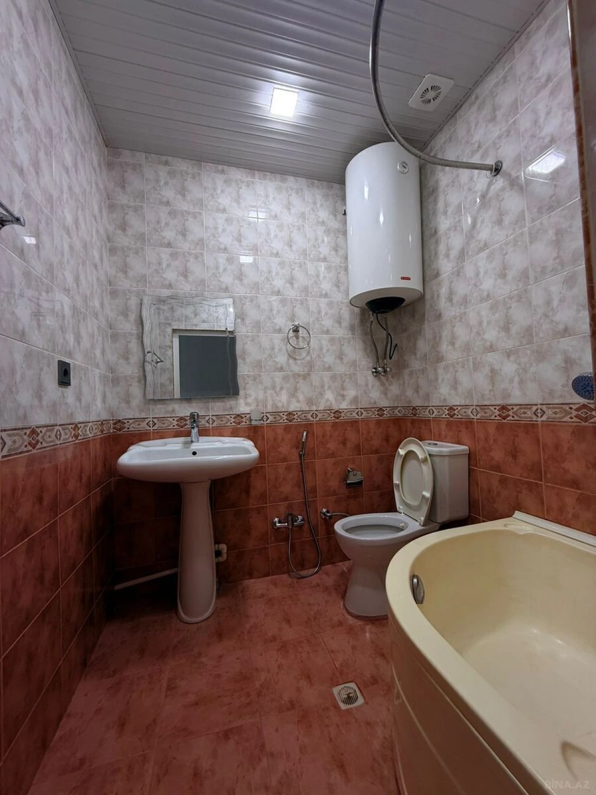 Satılır 3 otaqlı mənzil 125 m²