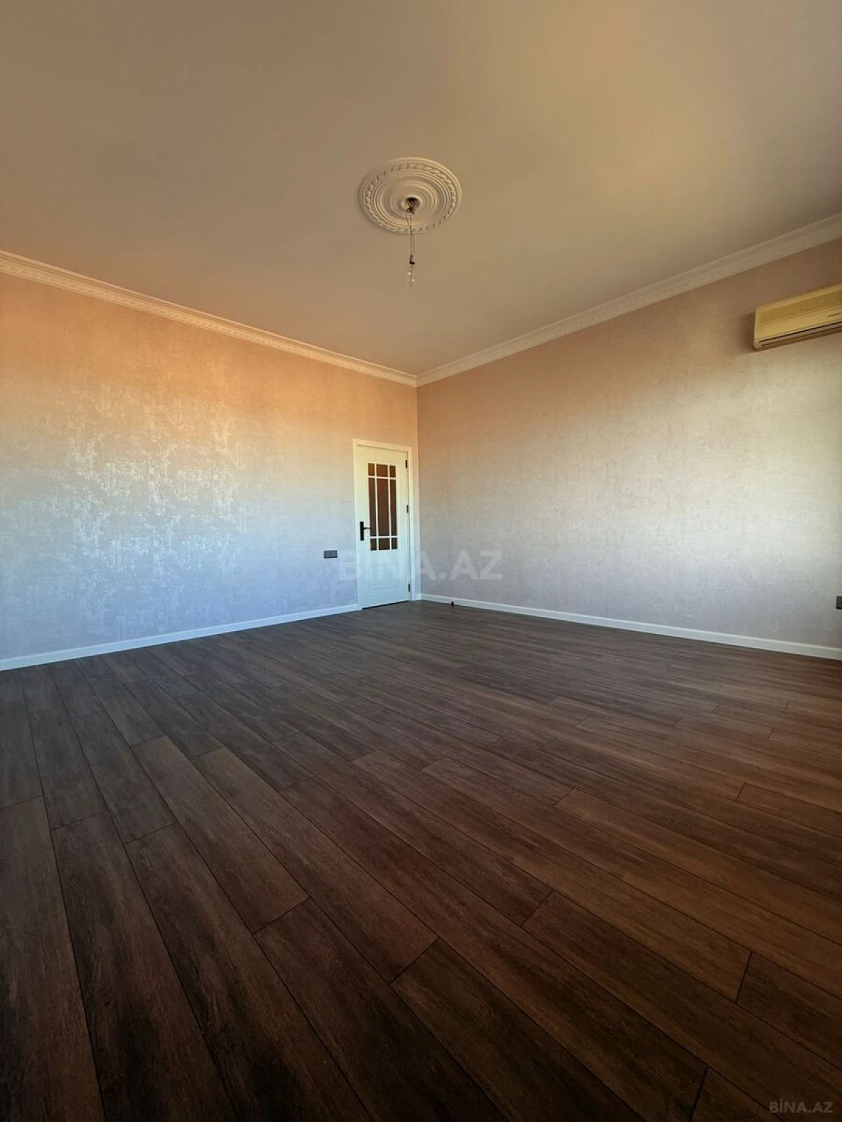 Satılır 3 otaqlı mənzil 125 m²