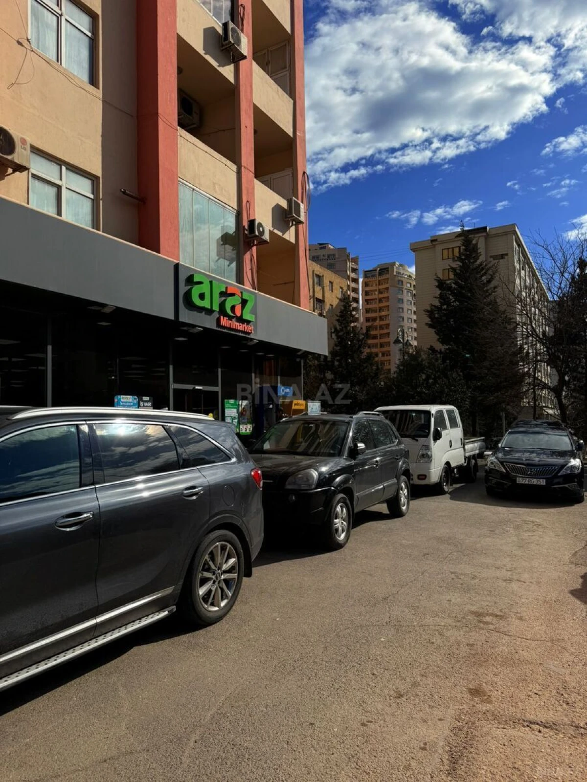Satılır 3 otaqlı mənzil 125 m²