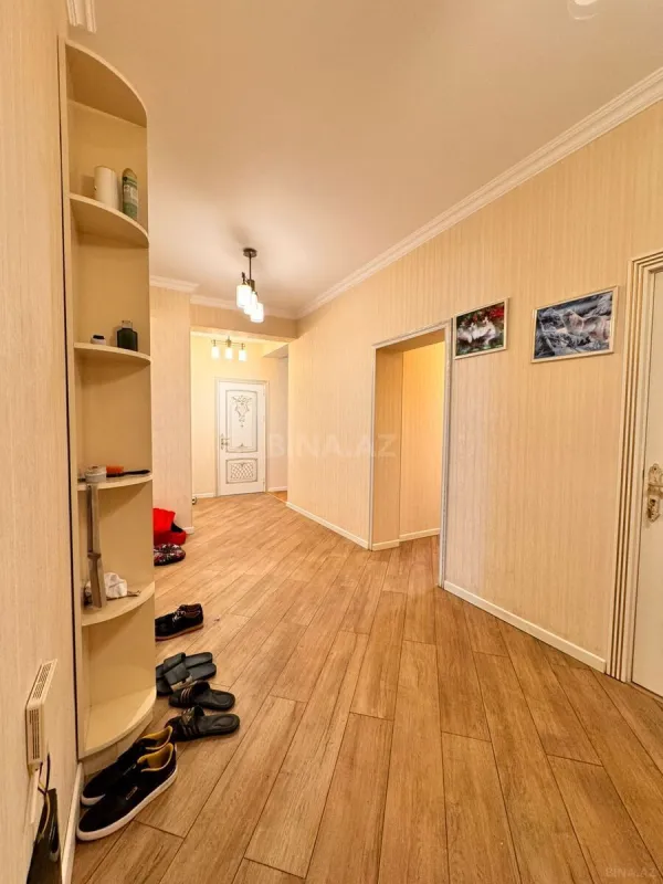 Satılır 3 otaqlı mənzil 146 m²