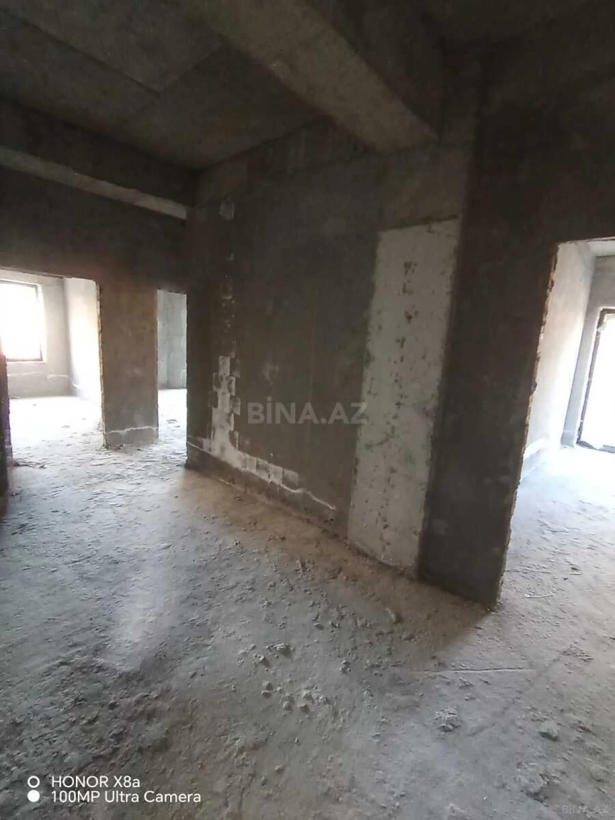 Satılır 5 otaqlı mənzil 203 m²