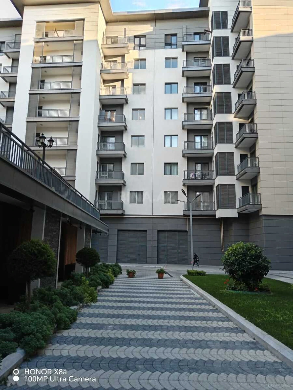 Satılır 5 otaqlı mənzil 203 m²