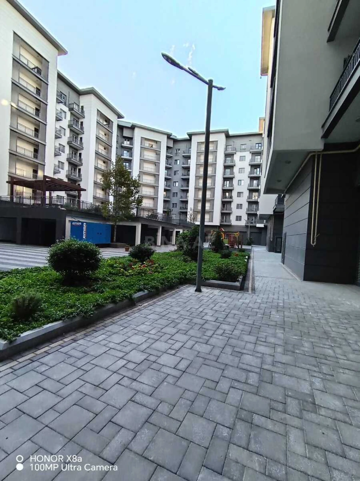 Satılır 5 otaqlı mənzil 203 m²