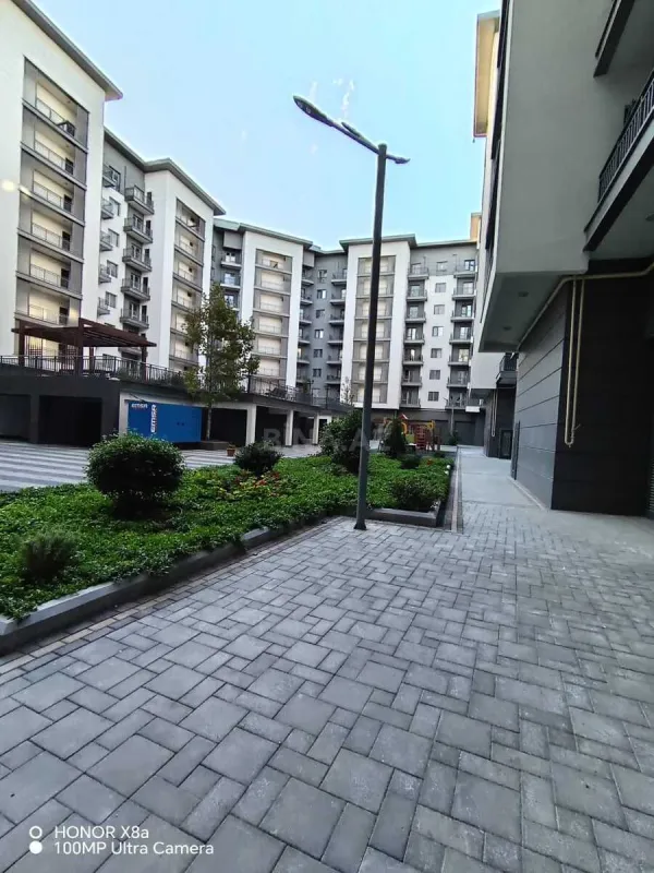 Satılır 5 otaqlı mənzil 203 m²