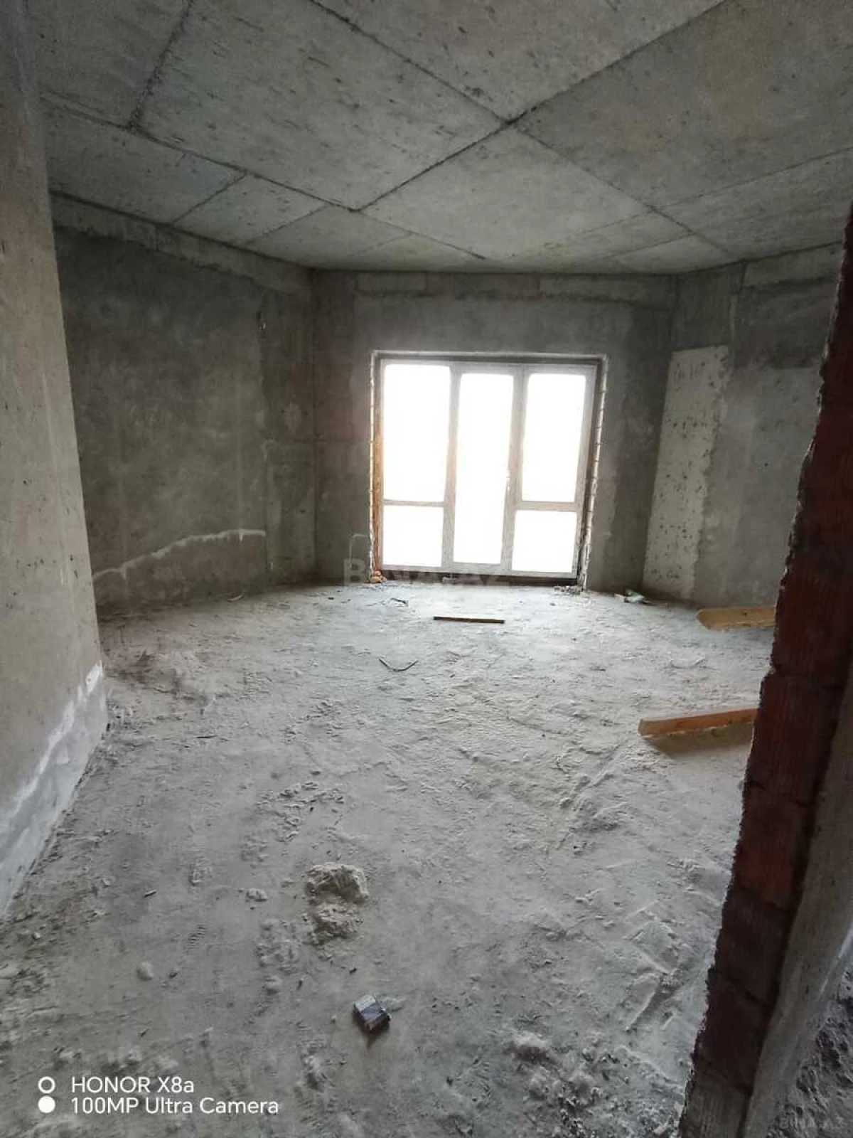 Satılır 5 otaqlı mənzil 203 m²