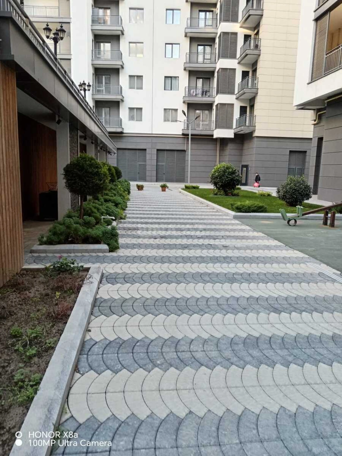 Satılır 5 otaqlı mənzil 203 m²