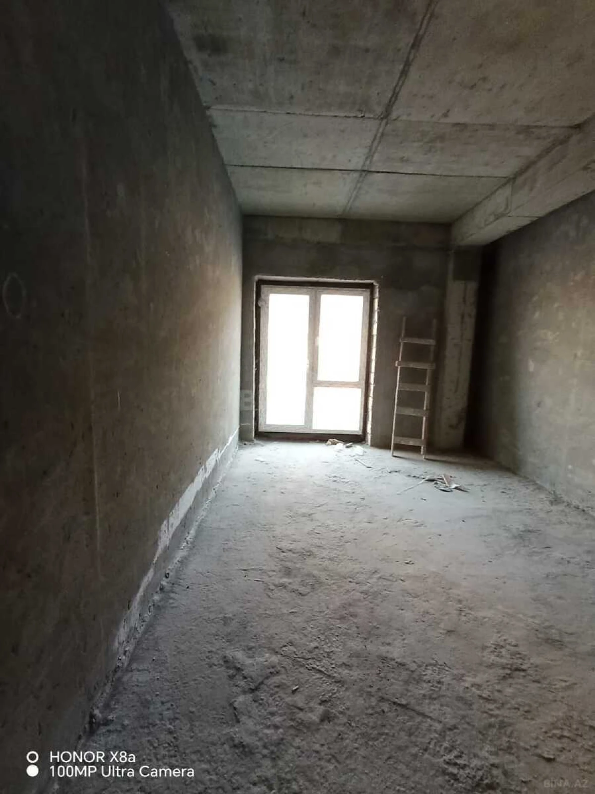 Satılır 5 otaqlı mənzil 203 m²