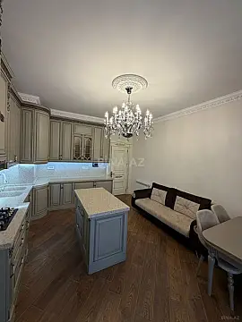 Satılır 4 otaqlı mənzil 165 m²