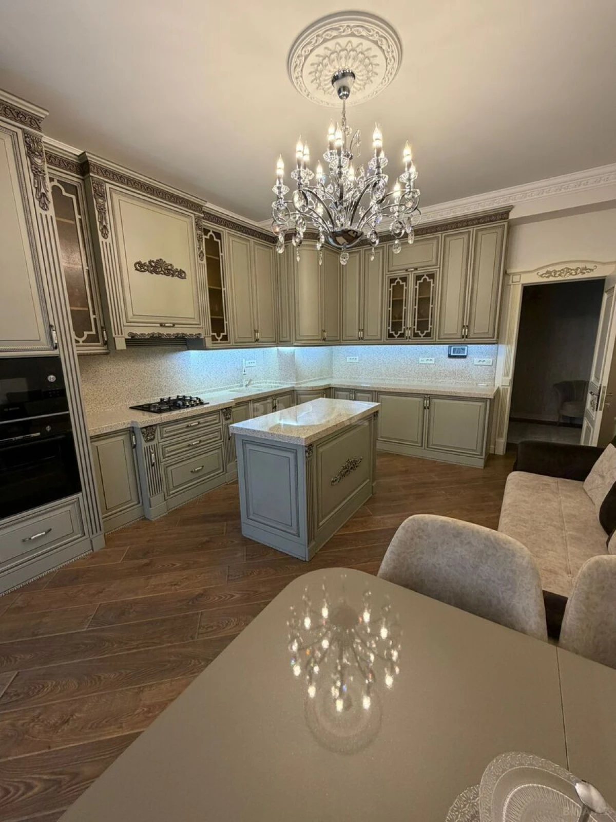 Satılır 4 otaqlı mənzil 165 m²