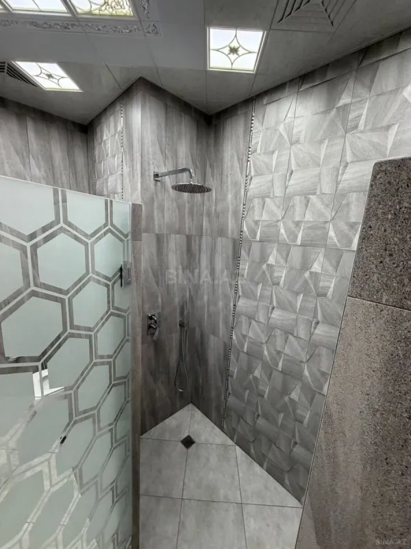 Satılır 4 otaqlı mənzil 165 m²