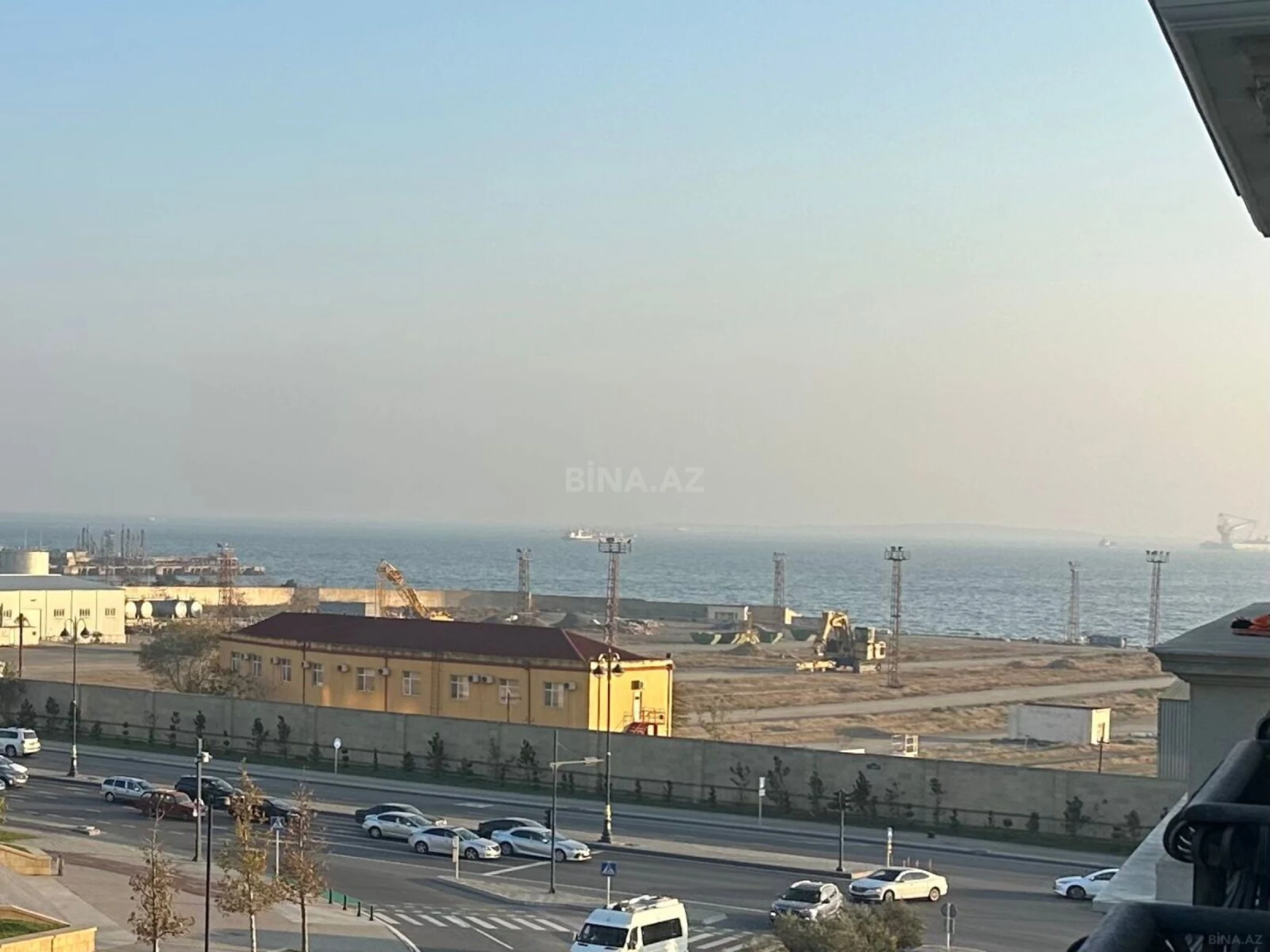 Satılır 4 otaqlı mənzil 152 m²