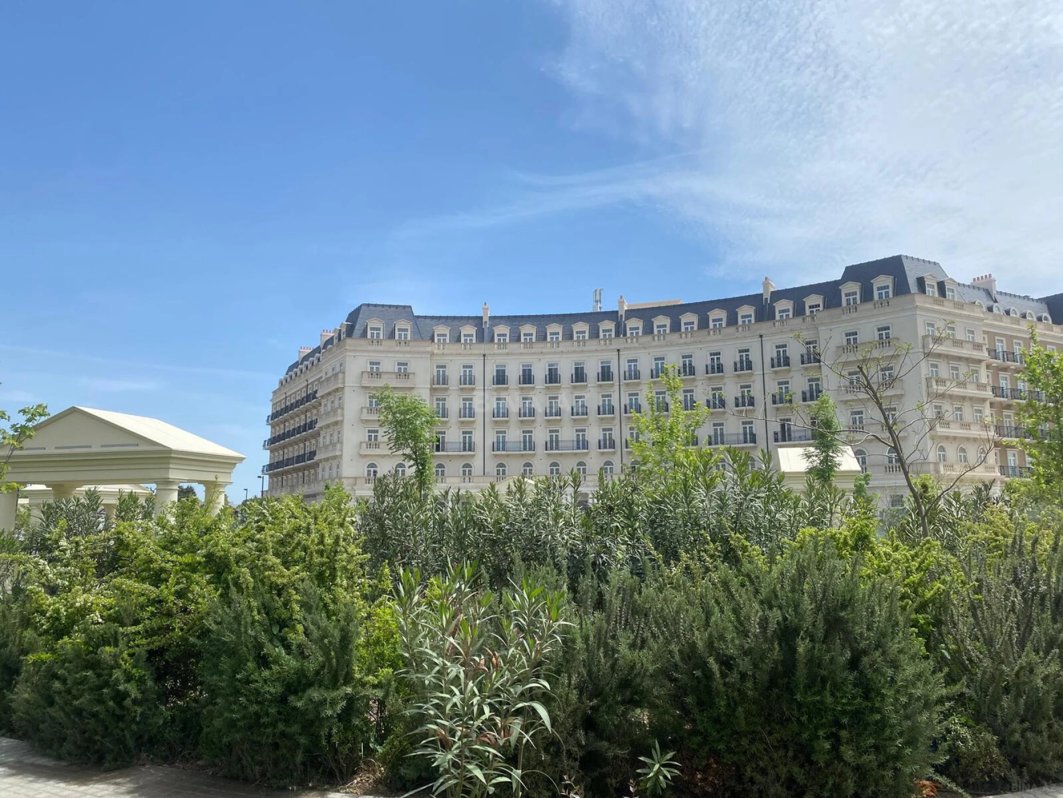 Satılır 4 otaqlı mənzil 152 m²