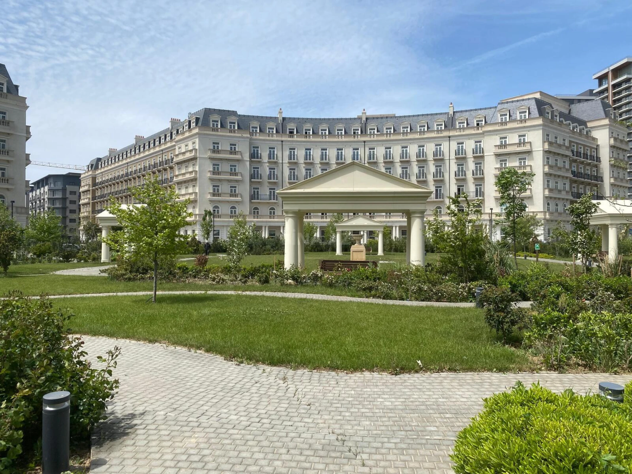 Satılır 4 otaqlı mənzil 152 m²