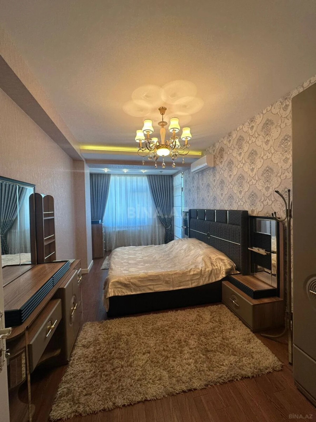 Satılır 5 otaqlı mənzil 175 m²