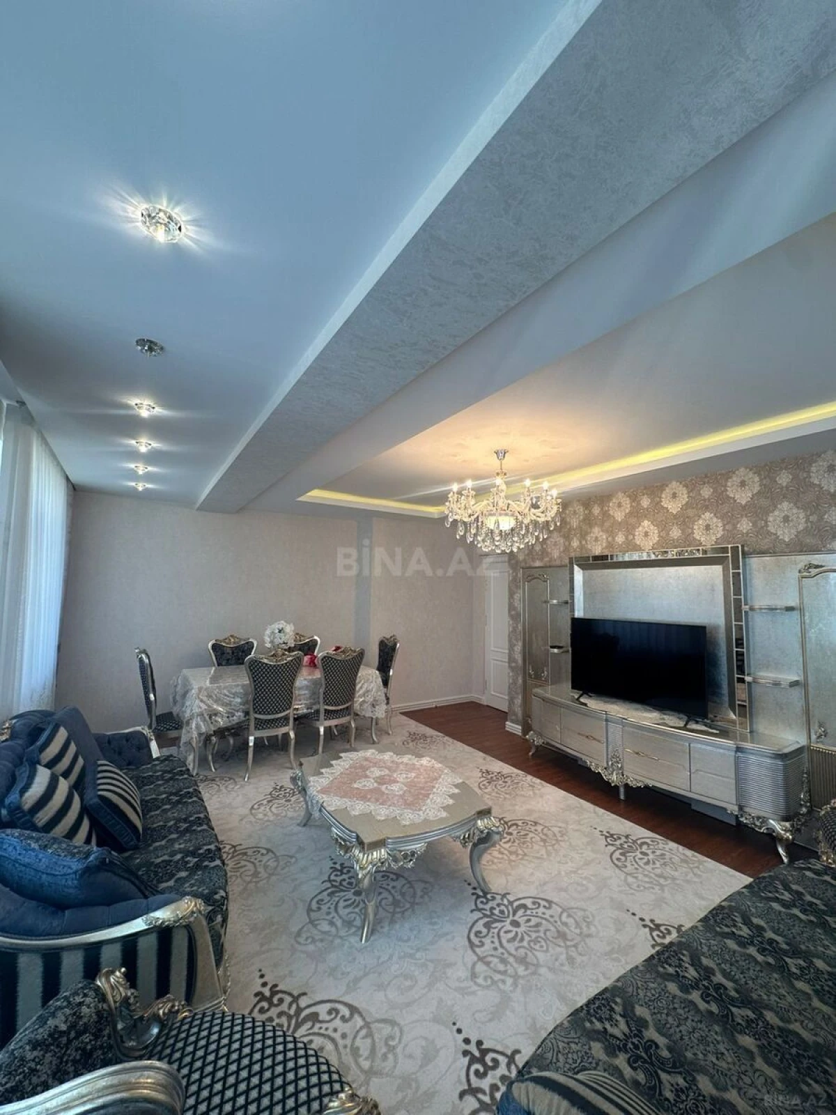 Satılır 5 otaqlı mənzil 175 m²