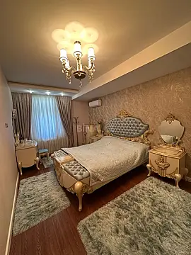 Satılır 5 otaqlı mənzil 175 m²