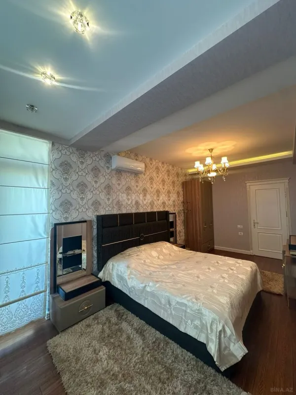 Satılır 5 otaqlı mənzil 175 m²
