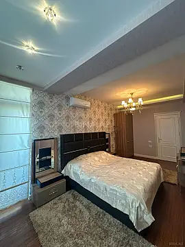 Satılır 5 otaqlı mənzil 175 m²